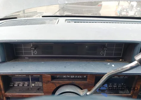 1991 Cadillac Deville из США, поврежденный, VIN 1G6CD53B2M4258744